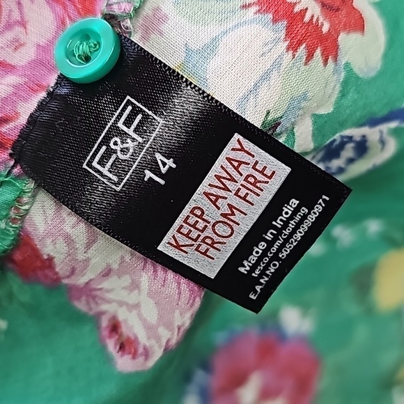 Floral green cotton button down top Made in India - Picture 10 of 11